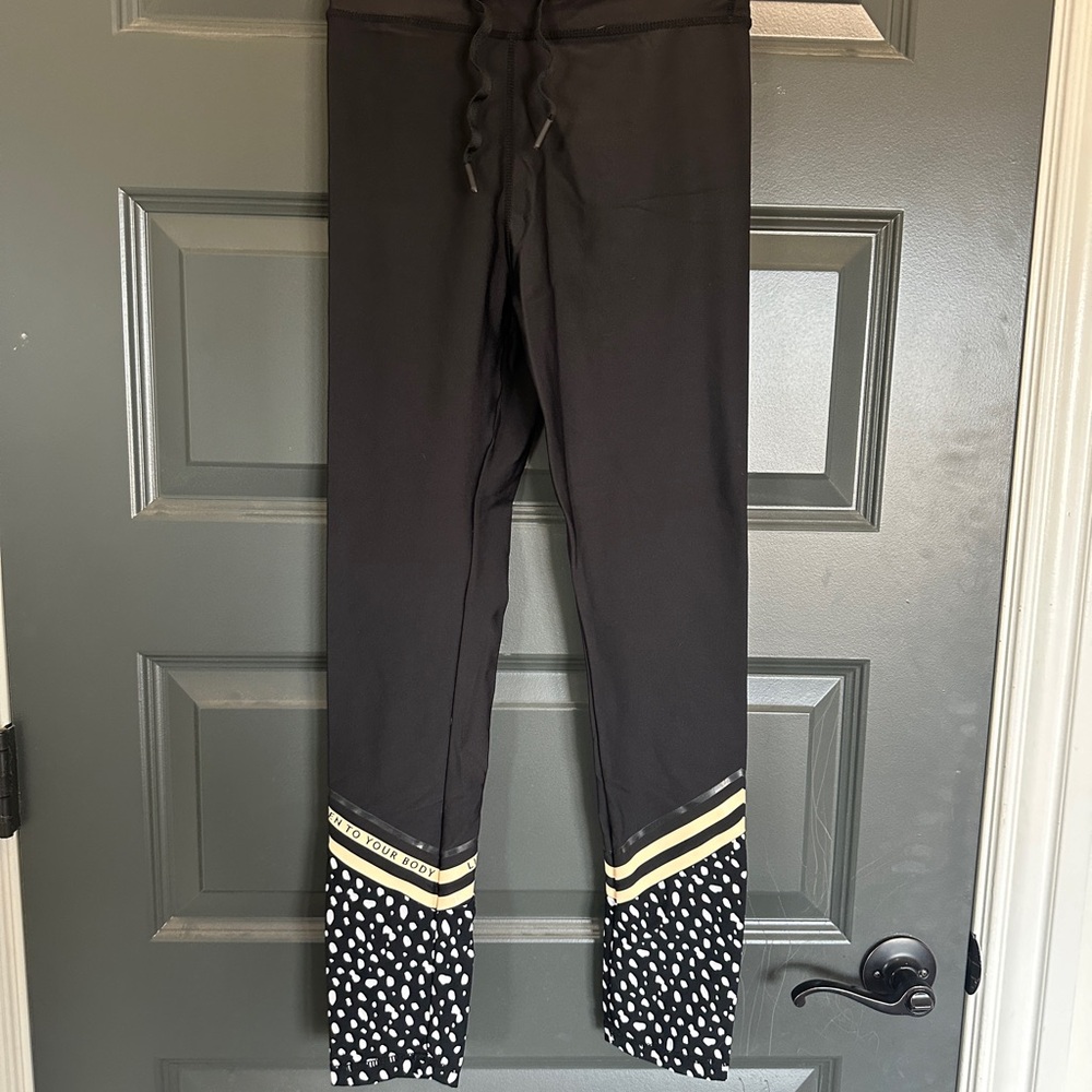 White fox boutique Sarah’s day active leggings